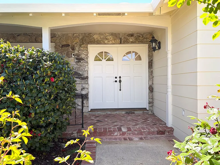 1205 Awalt Dr — Photo 3