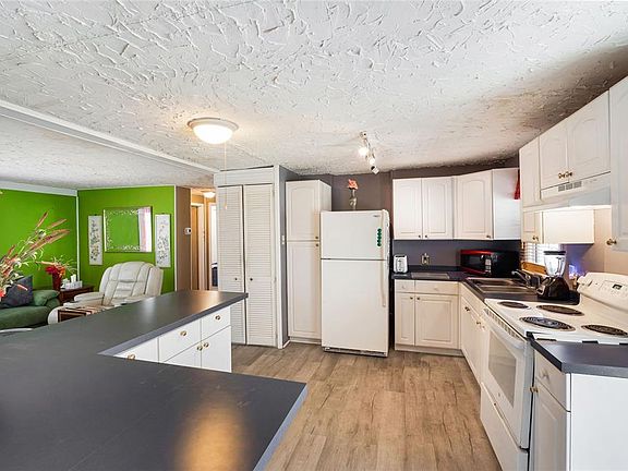 5th image of 210 Roma Rd