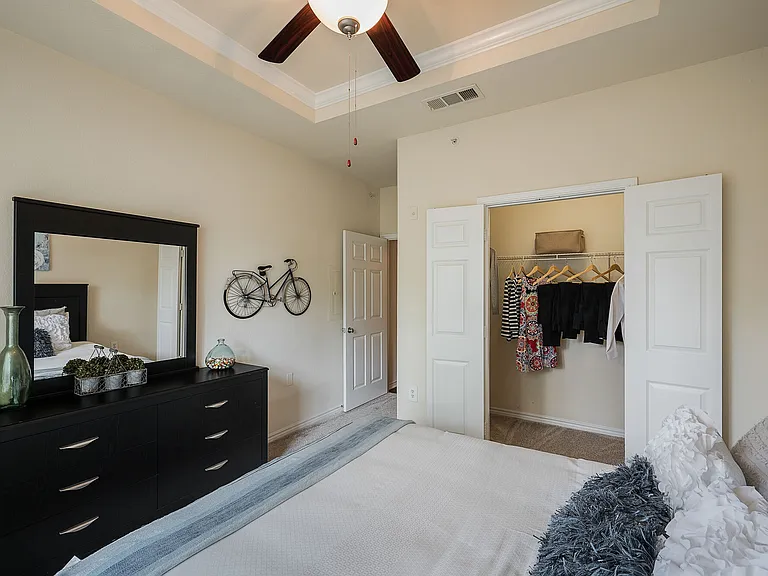 Lake Pointe Apts — Photo 12