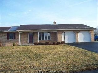 1619 W Strohm Dr, Chambersburg, PA 17202