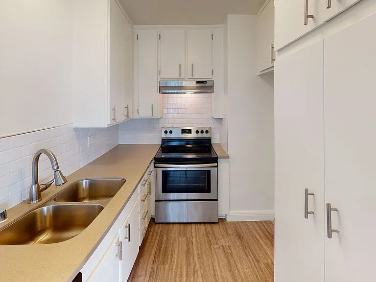 Hamel Granada Apartments..Gorgeous Apartment Available...CALL NOW! — Photo 23