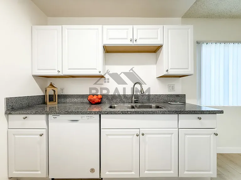 6336 TUJUNGA AVENUE — Photo 8