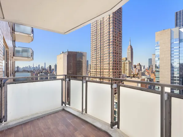 300 East 40th Street image 5 of 15