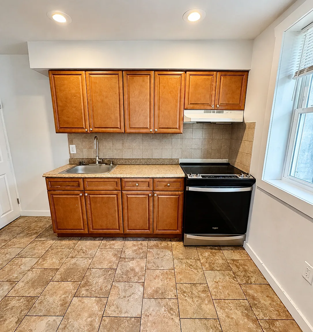 3-Bedroom Harrowgate Rowhome with Central Air — Photo 4