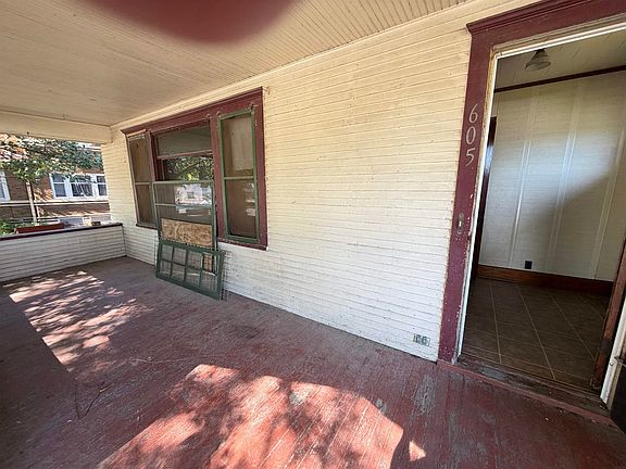 4th image of 605 E 4th St