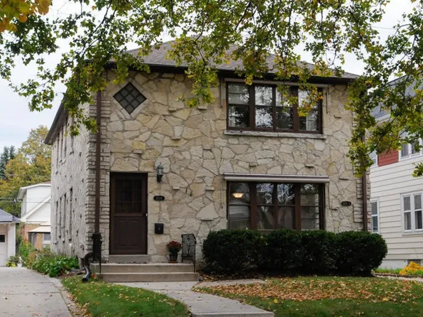 2624 N 72nd St, Wauwatosa, WI 53213