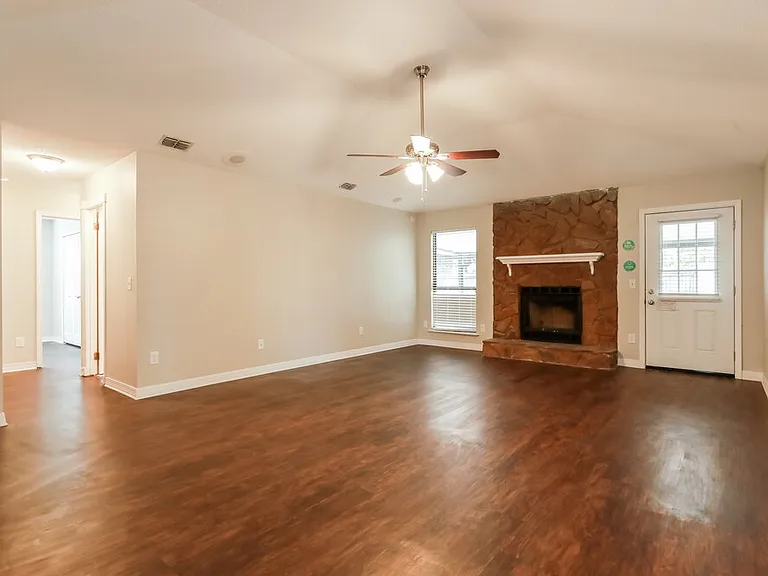 8468 Hamden Rd — Photo 3