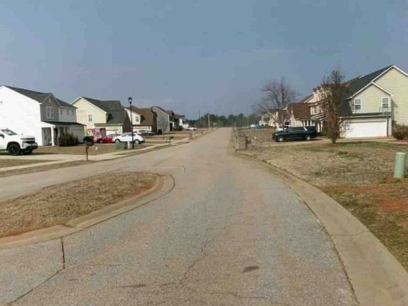 Exterior Neighborhood (street photo)