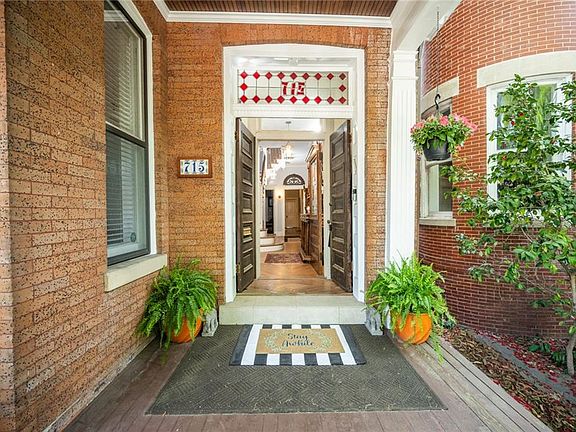 4th image of 715 Colonial Ave