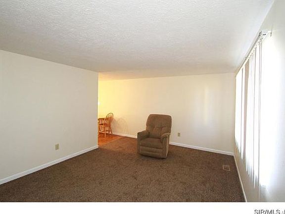 4th image of 146 Hodge St
