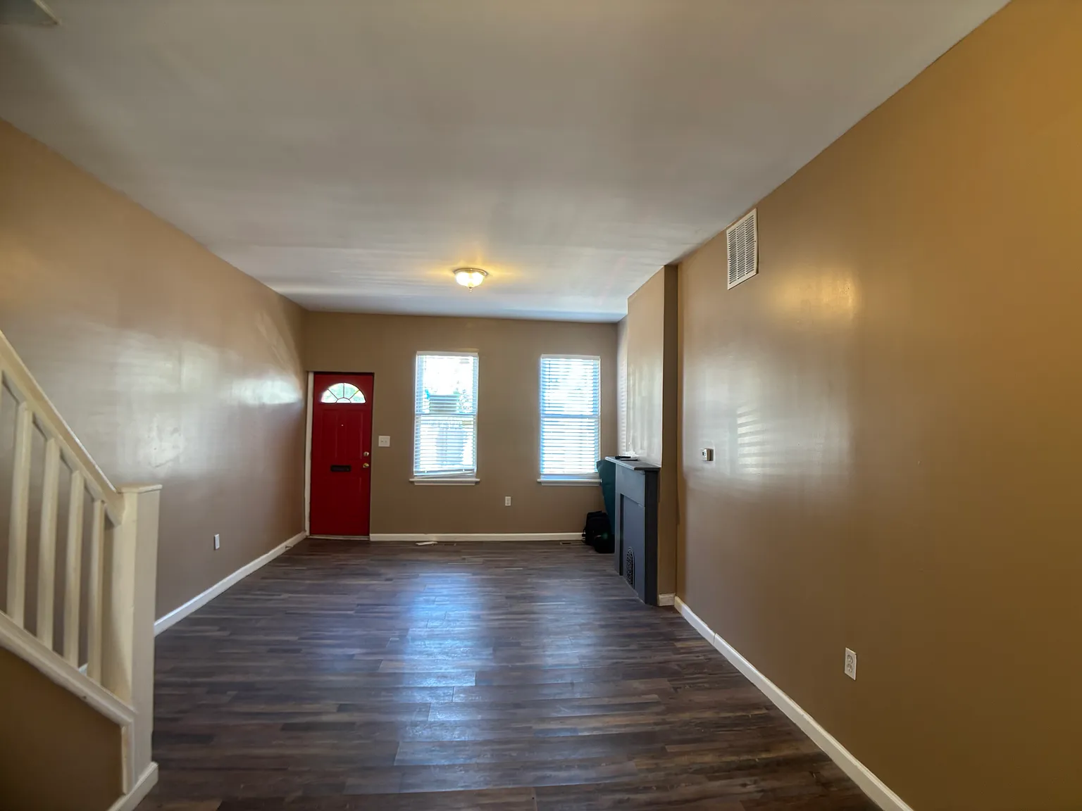 3 bed, 1000 sqft, $1,250 — Photo 2