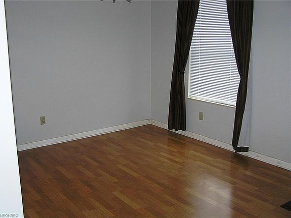 5th image of 14 Firebush Ln