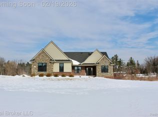 1779 Morgan Ln, Milford, MI 48381