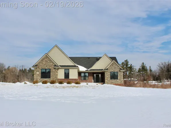 1779 Morgan Ln, Milford, MI 48381