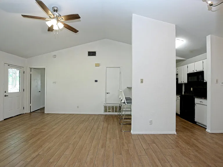 439 Sailmaster St #B — Photo 7