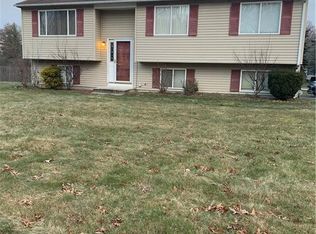 2 Partridge Dr, Coventry, RI 02816