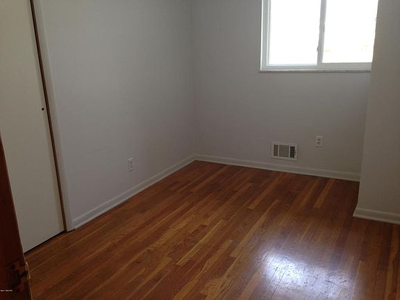 5th image of 1950 Crozier Ave