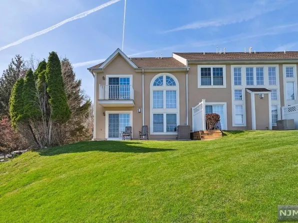 85 Magnolia Way, North Haledon, NJ 07508