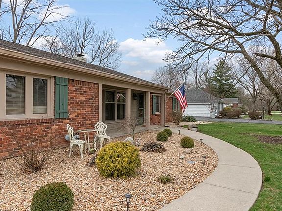 2nd image of 7408 Glenview Dr W