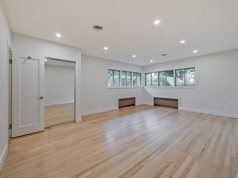 21 E Central Ave — Photo 10