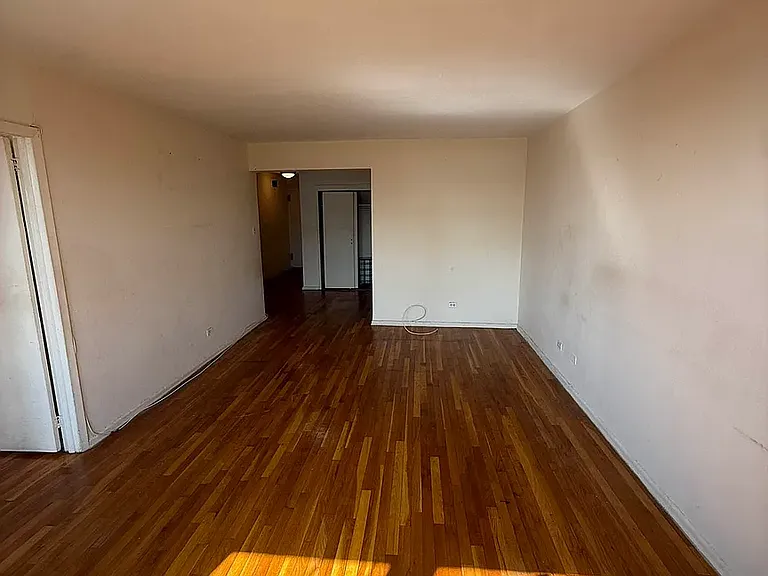 465 E 7th St #3Y — Photo 3