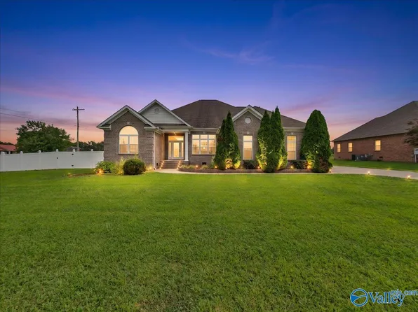 27712 Taylor Lynn Cir, Elkmont, AL 35620