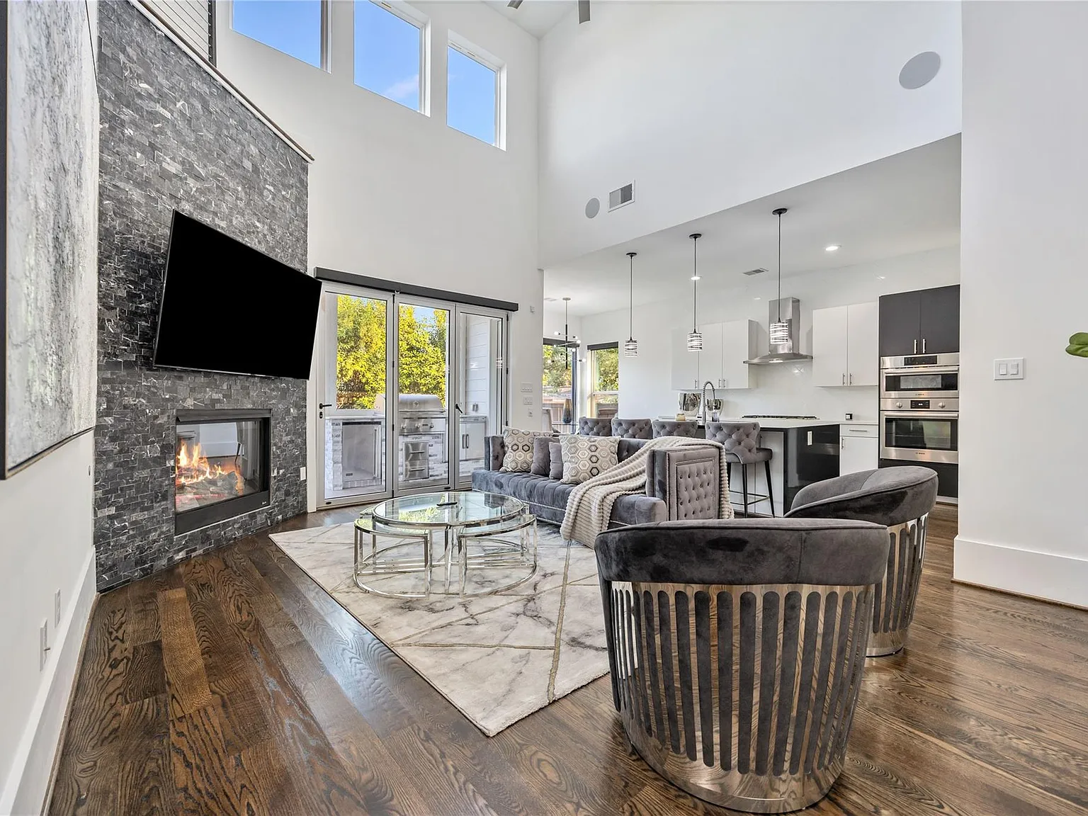 5 bed, 4.5 bath, 3788 sqft, $14,000 — Photo 2