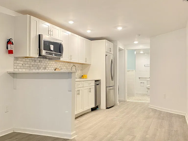 205 8th St #G1 — Photo 7
