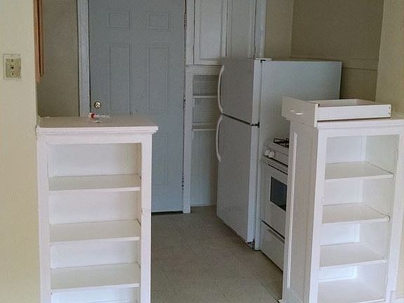 2nd image of 6336 N Artesian Ave APT 1B