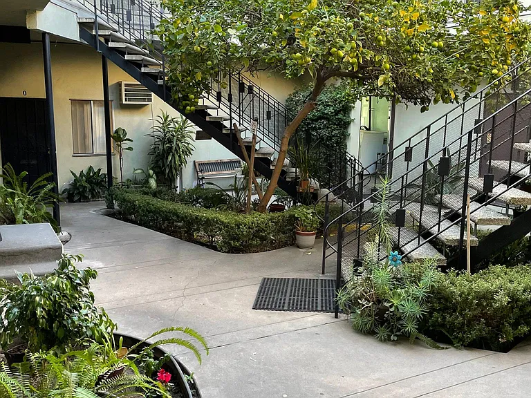 345 W Elk Ave #0 — Photo 2