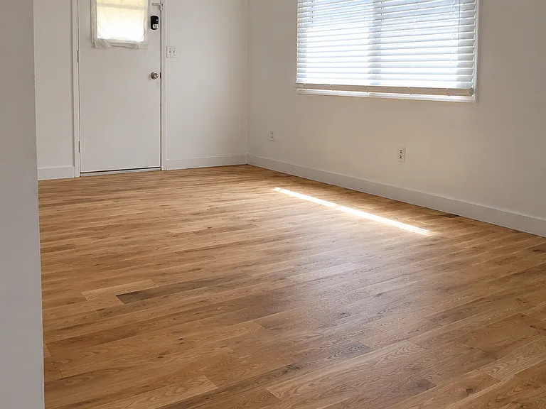 1160 La Salle Ave — Photo 9