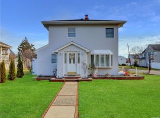9 Cabot Rd W, Massapequa, NY 11758