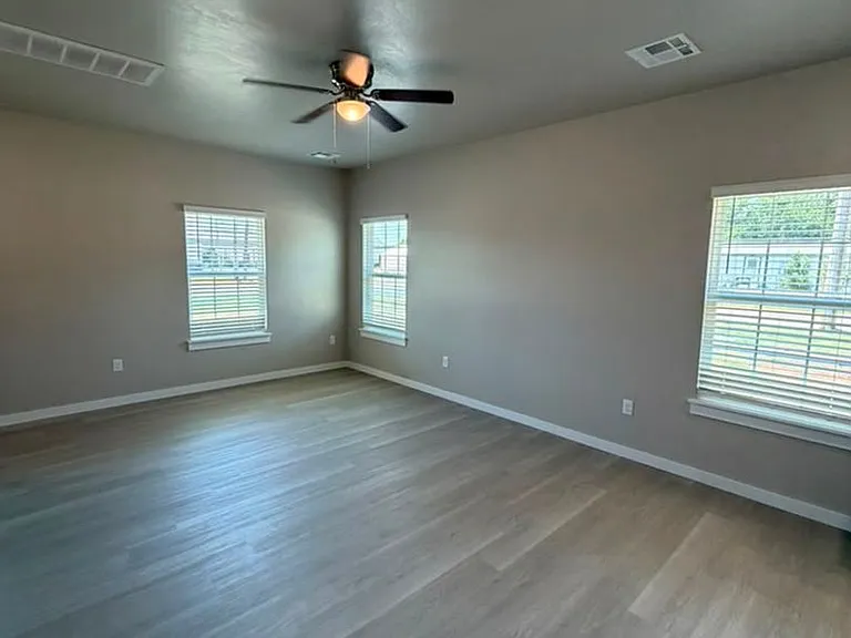 2415 SW J Ave — Photo 10