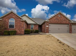 1902 NE Oakmont Rd, Bentonville, AR 72712