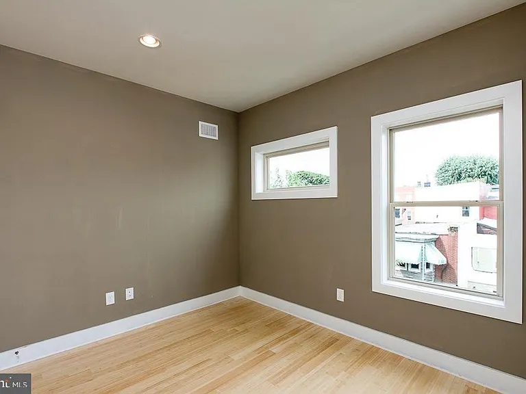1223 E Oxford St — Photo 6