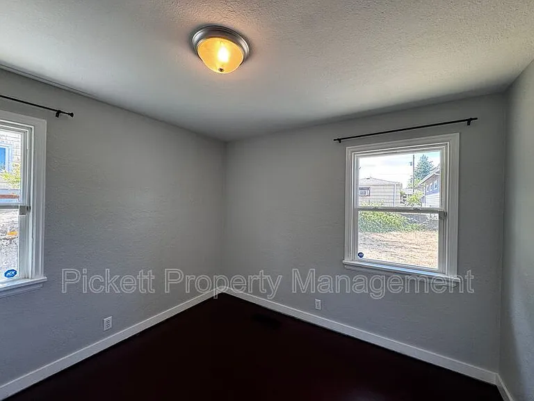 631 Bertha Ave — Photo 11