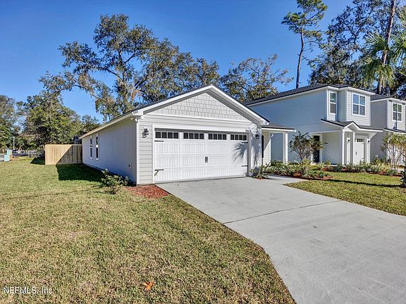 3rd image of 8903 DANDY Avenue