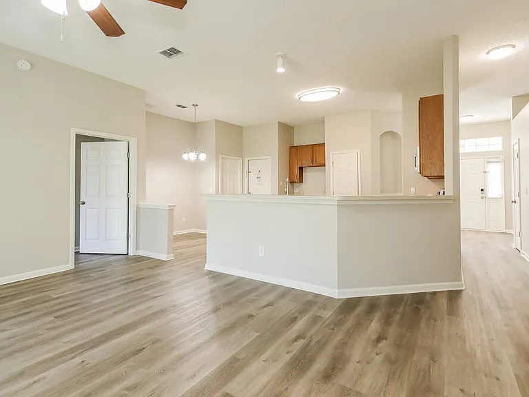 2995 Thorncrest Dr — Photo 5