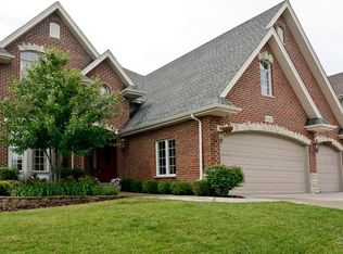 820 Shannon Lake Ct, Westmont, IL 60559