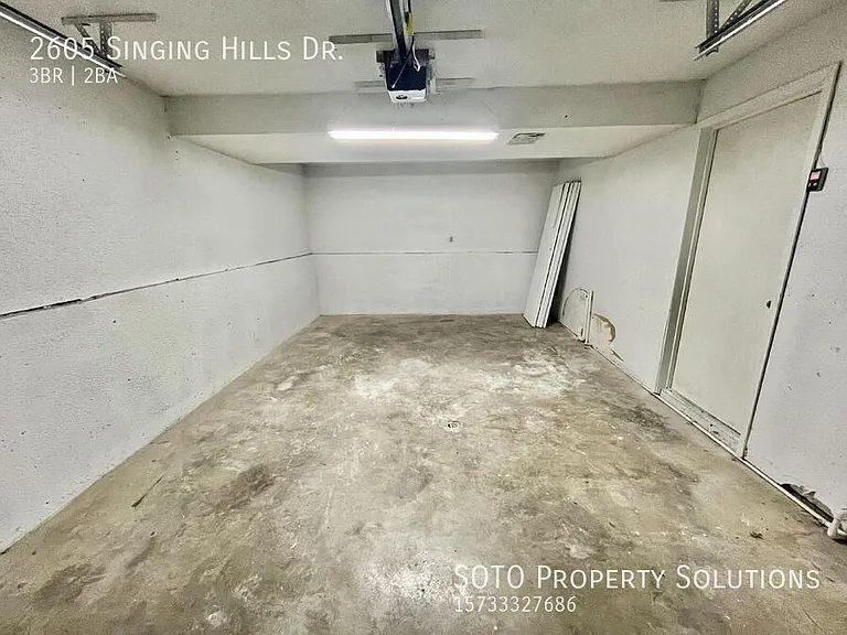 2605 Singing Hills Dr — Photo 44