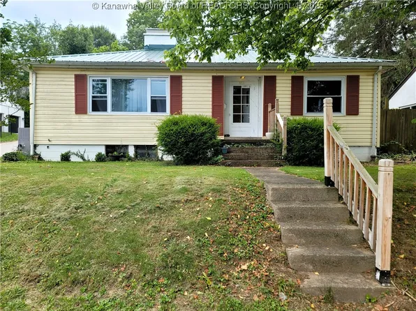 2215 Curtis Ave, Saint Albans, WV 25177