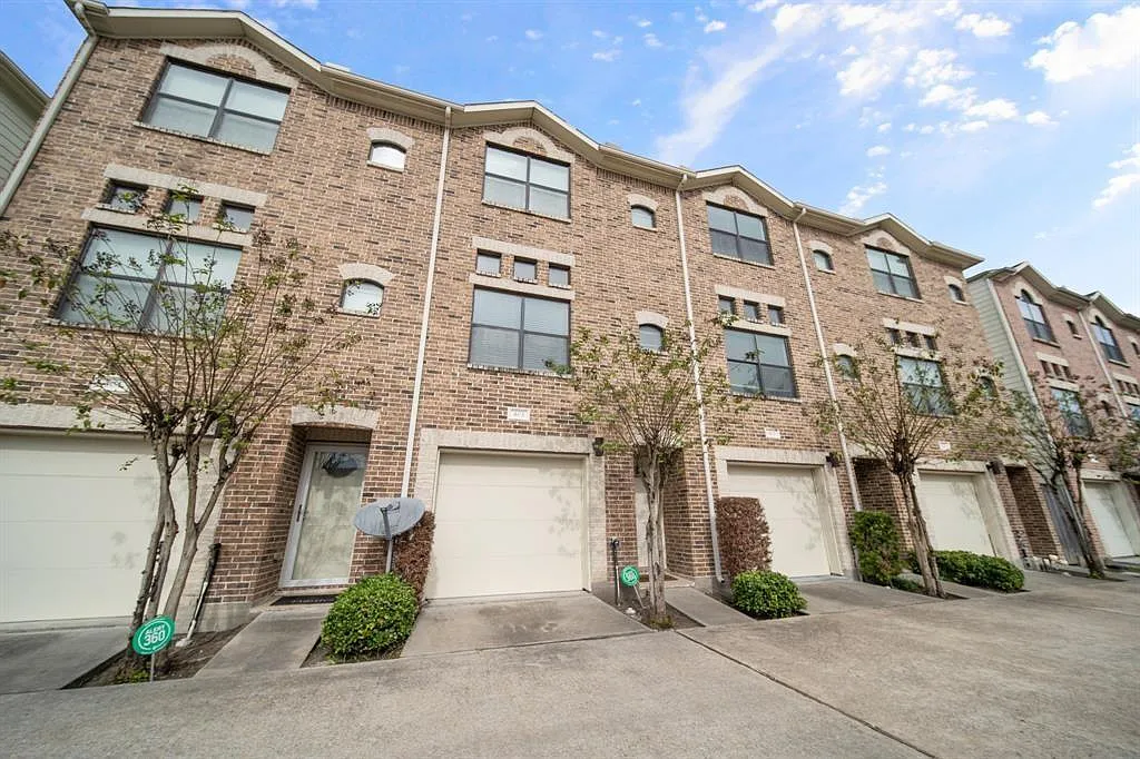 Building Photo - 7650 Springhill St #403
