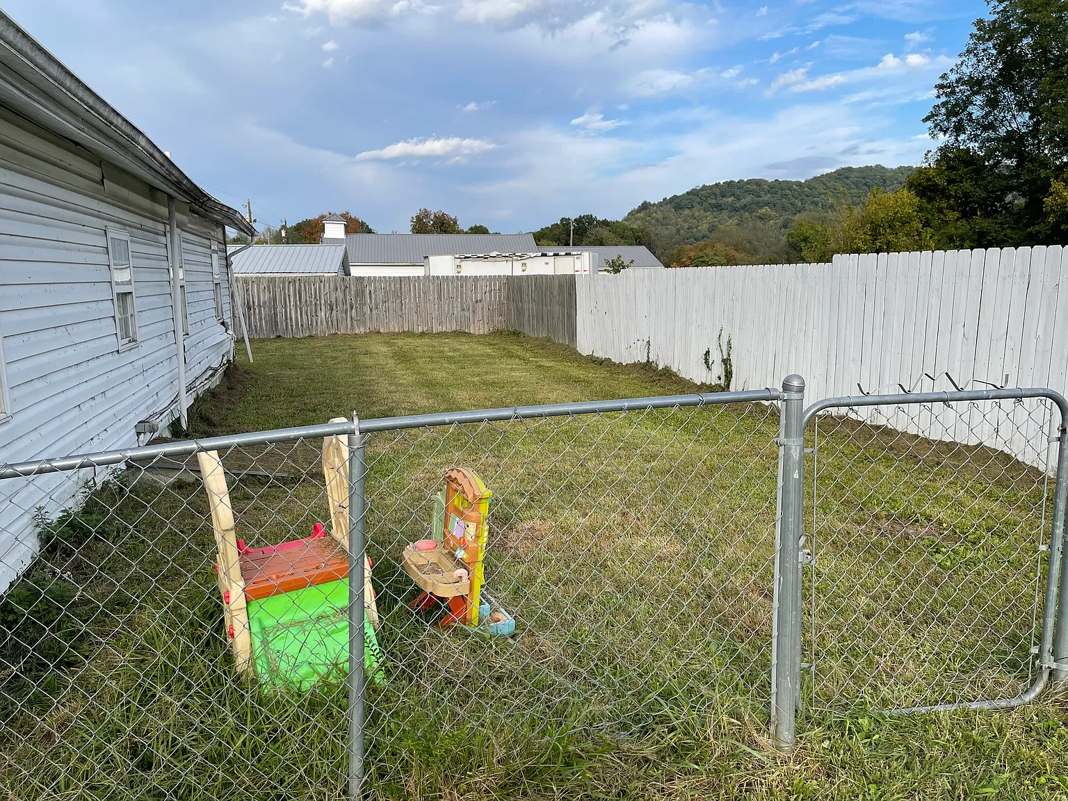 3 bed, 1200 sqft, $1,150 — Photo 2