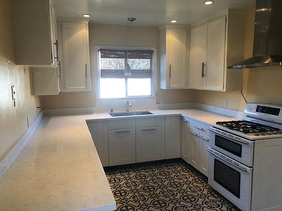 5th image of 2144 39th St