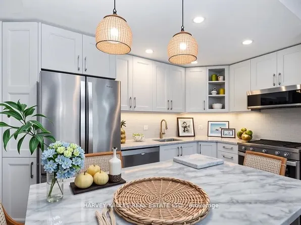 218 Queens Quay W #502, Toronto, ON M5J 2Y6