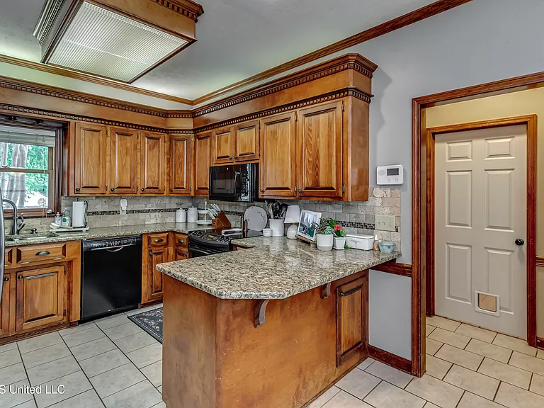 214 Ramblewood Dr — Photo 16