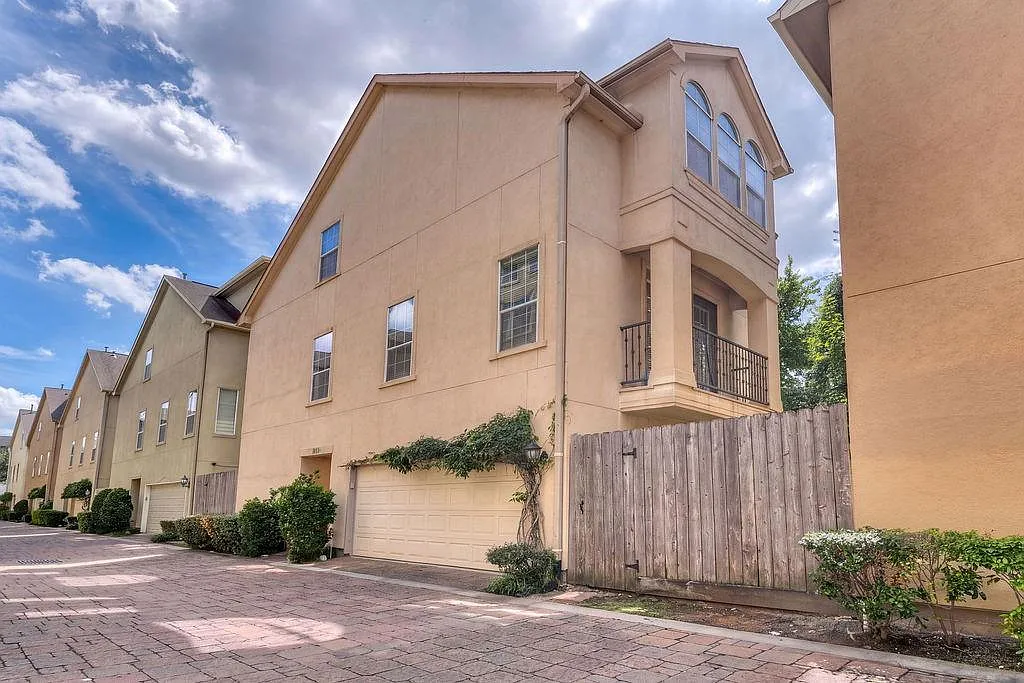 2 bed, 2.0 bath, 1806 sqft, $2,600 — Photo 4