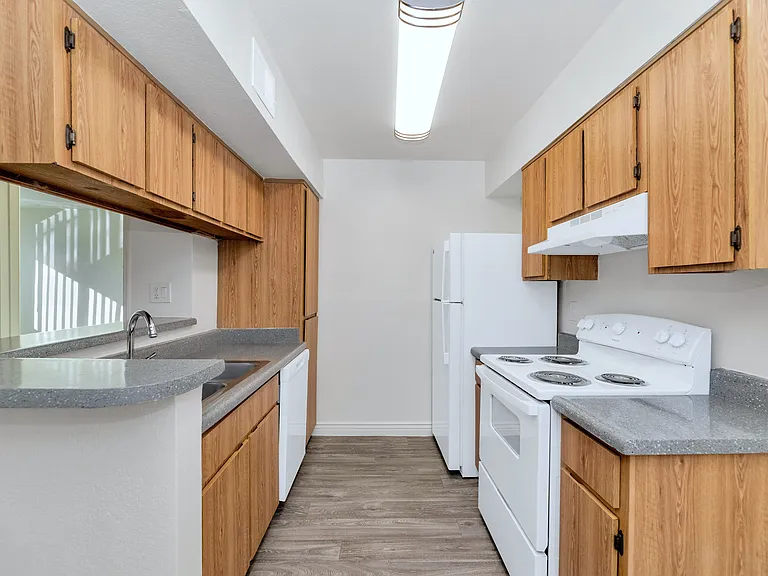Urban Walk Apartments — Photo 20