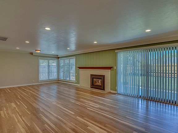 5th image of 1045 W Stanton Way