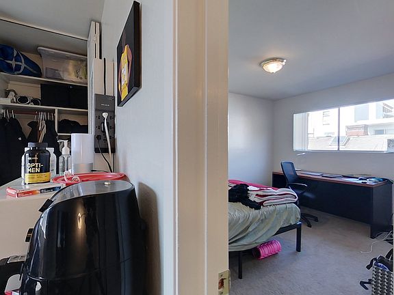 4th image of 2525 Benvenue Ave #10693448